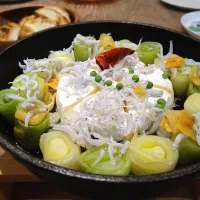 ねぎとカマンベールのアヒージョ|古尾谷りかこさん