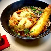 馬起き上がり小法師と共に、年越しそばを頂きます。皆さま、良いお年をお迎えください🎍|ギムレットさん