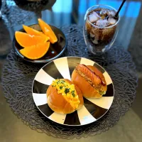年末年始休暇4日目のあさごはん✨⚫︎たまごサンド🥪⚫︎ホットドッグ🌭⚫︎紅まどんな🍊⚫︎コーラ|yokoさん