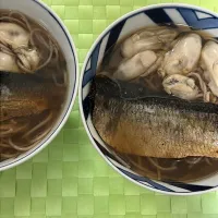年越しそば。ウチはいつも牡蠣とニシンの蕎麦です。本日はネギなく私だけパクチー🤣今年もたくさんのモグモグありがとうございました🙇‍♀️来年も皆さんにとって良い年になりますように🙏