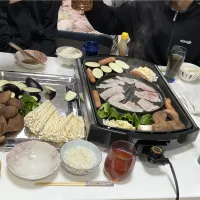 お久しぶりです。今日は焼肉。前回と当選した「マヨルカの塩」で味変したり。久しぶりに呑んだけどうまー。明日も早速母ちゃん仕事なので、ちょっと休憩して洗い物。|Saharaさん