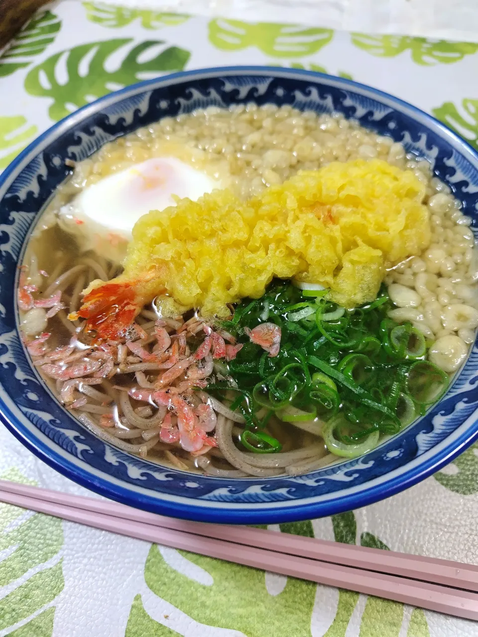 年明けました、朝蕎麦です😊お義姉さんから海老天を頂きました🥰|rikako♪。.:＊さん