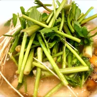 謹賀新麺

【12/31、1/1の限定】 
【食べログ TOP 5000】 
中華そば しながわ 
プレミアム稲庭中華そば 塩味
 (醤油or塩の選択、1,200円) 
＋セリ増し (200円) 
@要町4分 
(JR池袋駅から徒歩14分) 
26001
〈醤0塩1噌󠄀0タ0出0F0冷0混0つ0〉