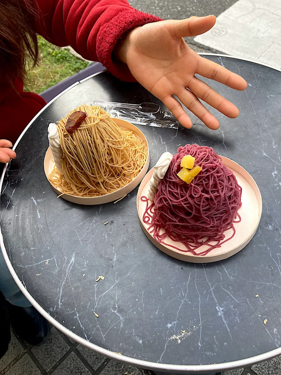 「栗りん」さんのモンブランソフト黄金（栗）（はやと）とモンブランソフト濃紫（芋）（ぼく）をいただきまーす😋（実況中継終了）|なびさん