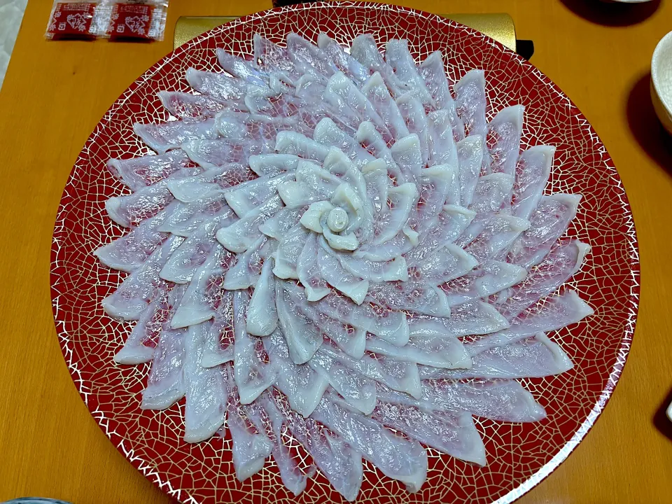 ②1月1日・［元旦の晩ご飯😊✨］・トラフグ刺し❣️（×2個・毎年お取り寄せ）|山勝さん