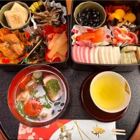 母と一緒に作った 我が家の手作りおせち2026✨
お正月に向けて、母と一緒に手作りおせちを準備しました🎍
黒豆や数の子、昆布巻き、紅白かまぼこなど、昔からの定番を教わりながら作っています。
お雑煮も添えて、家族で迎える温かいお正月の食卓になりました☺️
受け継がれていく味を大切に、今年も穏やかな一年になりますように✨|よらさん