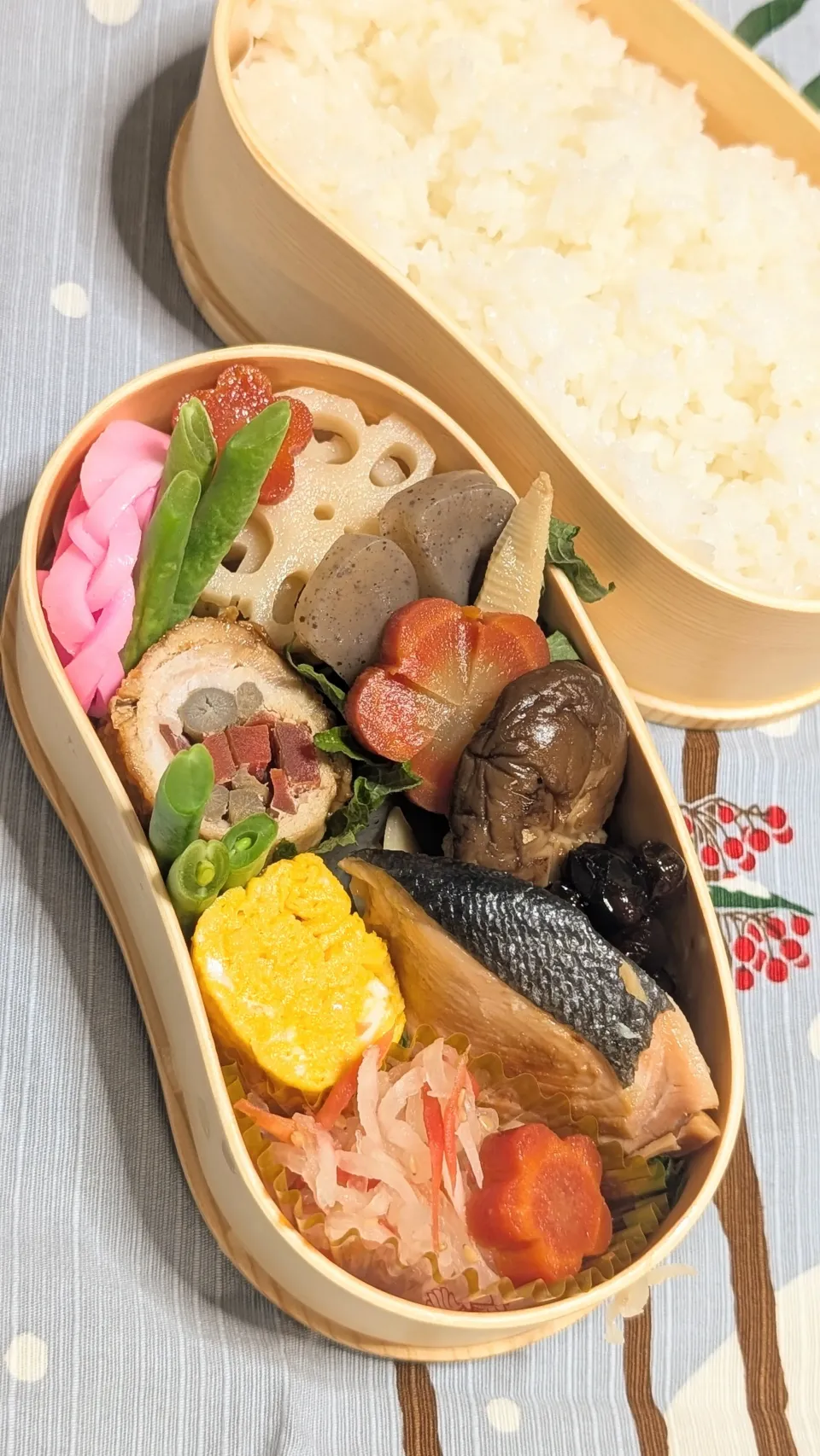 本日のお弁当〜おせち詰め合わせ弁当|f.1125beさん