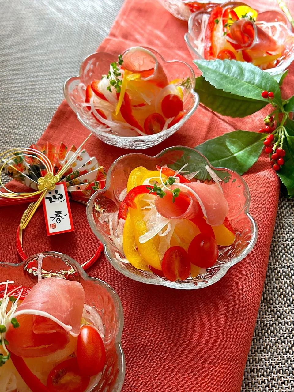 【お正月2026🎍】生ハムと玉ねぎの手抜きイタリアンサラダ|まなまな♡さん