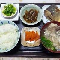 今日の朝ごはん（ごはんにサバの味噌煮、昆布煮、納豆、シロアマダイの潮汁、大根麦味噌漬）|Mars＠釜飯作り研究中さん