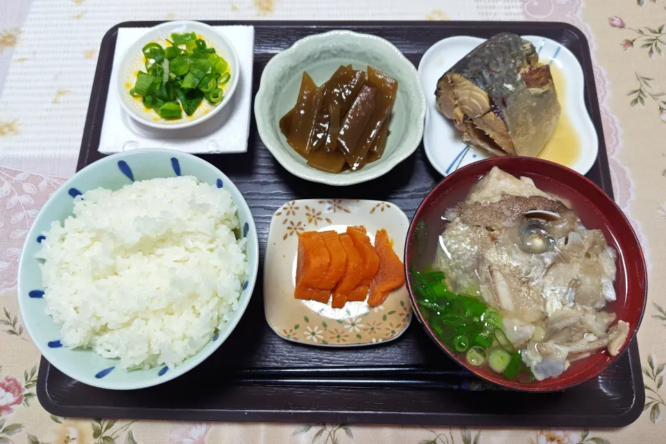 今日の朝ごはん（ごはんにサバの味噌煮、昆布煮、納豆、シロアマダイの潮汁、大根麦味噌漬）|Mars＠釜飯作り研究中さん