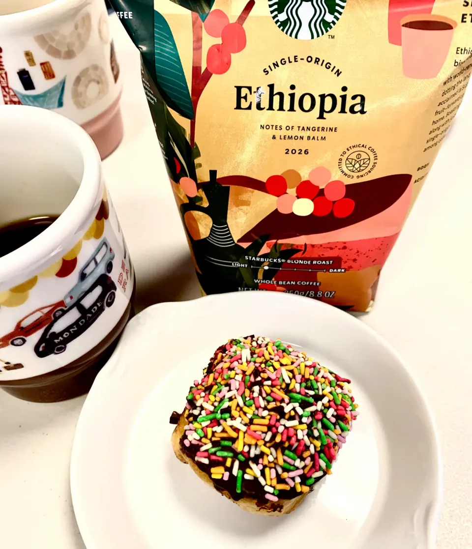 Limited edition Starbucks coffee|gonbenさん