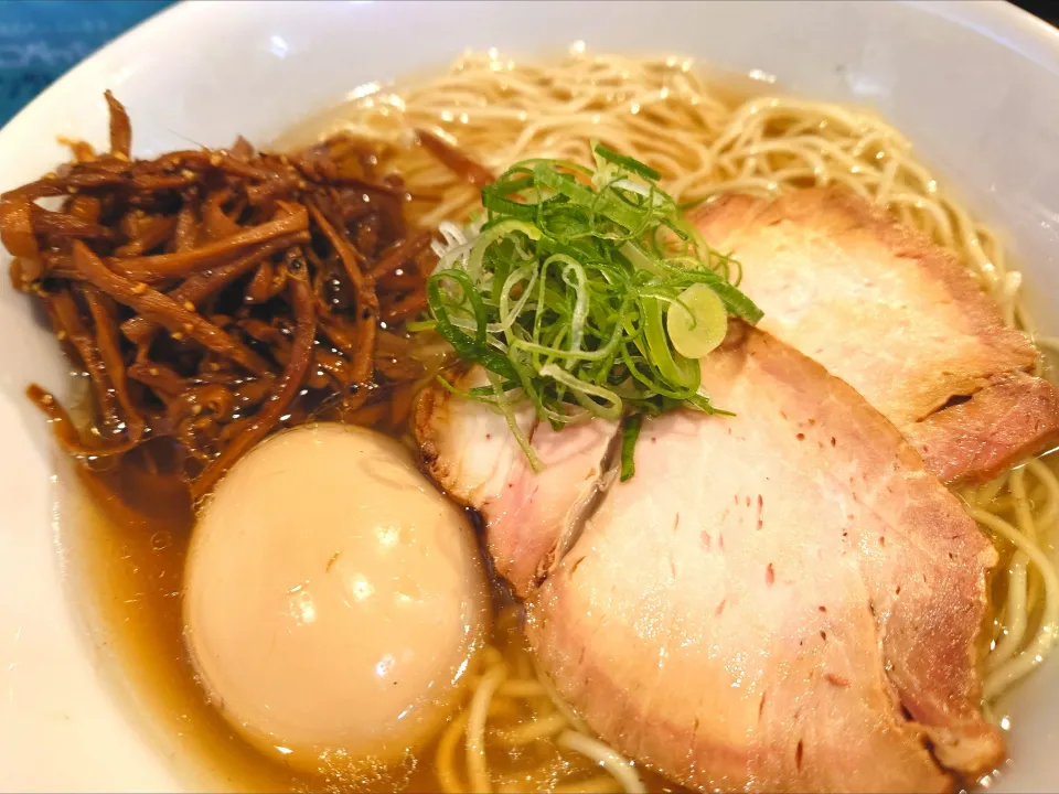 【食べログ ラーメン TOKYO 
百名店 2018~2025 選出店】
【2017年創業】 
かしわぎ 
塩ラーメン（850円） 
＋味玉（120円） 
＋メンマ (150円)
@東中野4分
(JR新大久保駅から徒歩19分)
26003
〈醤0塩3噌󠄀0タ0出0F0冷0混0つ0〉|大脇さん