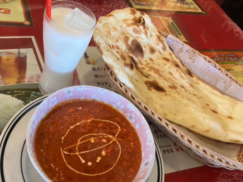 お正月はカレー　玉子キーマカレー４辛（ナン・ラッシー・サラダ）|まさとさん