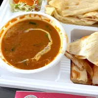 チキンカレーとナンのランチ|saturnさん