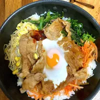 フライパンで石焼きビビンバ🍳|ひよこさん