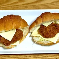 ☆塩パンでヒレカツチーズサンド|まぁたんさん