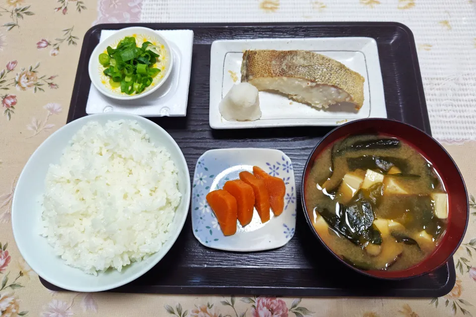 今日の朝ごはん（ごはんにアオハタの塩麹漬、納豆、海鮮鍋のみそ汁、大根麦味噌漬）|Mars＠釜飯作り研究中さん