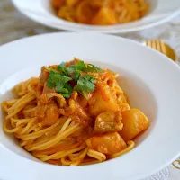 マッサマンカレーでパスタ