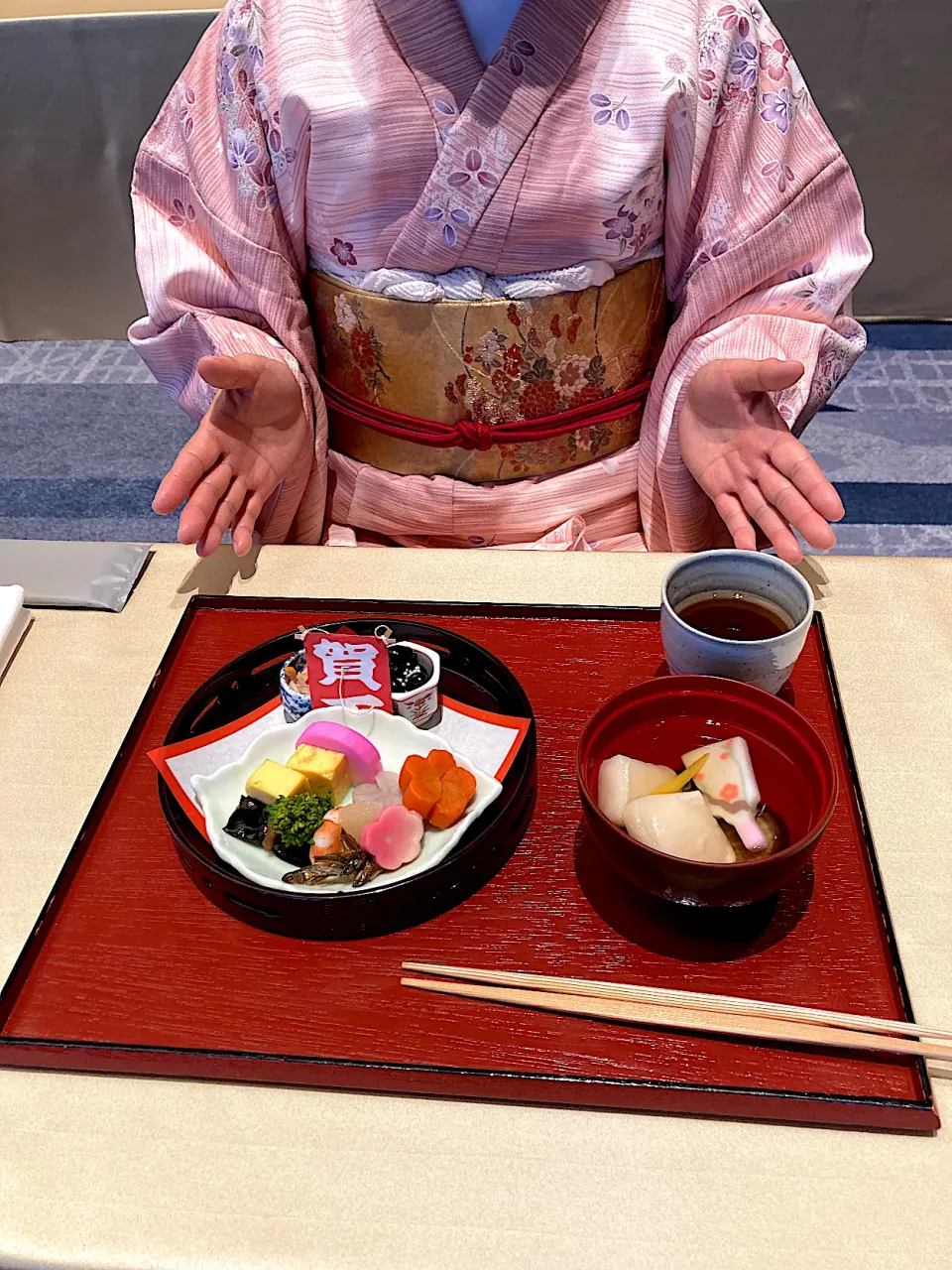 点心@ホテルインディゴ有楽苑犬山　今日は有楽苑の初釜にきました。茶会のあと、ホテルで点心（茶会の後に供される軽食）をいただきました。点心はおせちとお雑煮です。|なびさん