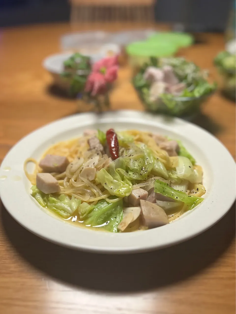 1/4の夕食　ハムとキャベツのペペロンチーノ|yoneさん