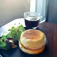 セブンのイングリッシュマフィン&メープルシロップがけ|にゃふてん⛩️さん