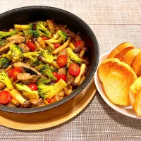 カツオ塩麹漬けとしめじのアヒージョ　& フランスパン@ガトーフェスタハラダ| shibazakiさん