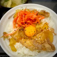 Wで選べる玉子かけご飯、ミニ牛皿 350円|すくらんぶるえっぐさん