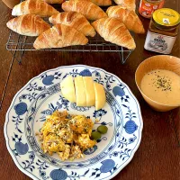 ブランチ♯冷凍クロワッサン🥐♯えのき卵|小松菜さん