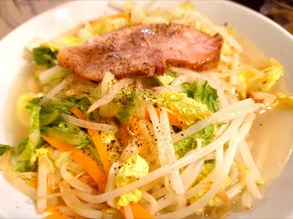 【本日の裏そば】 
【食べログ TOP 5000】 
塩そば専門店 桑ばら 
桑ばら式たんめん
@池袋6分 
26005
〈醤1塩3噌󠄀0タ1出0F0冷0混0つ0〉|大脇さん