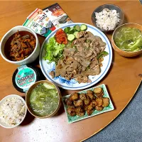 豚と蒟蒻と玉ねぎの焼き肉＊生野菜＊菊芋のフライドポテト＊アオサとえのきとサニーレタスのお味噌汁＊蓮根と人参のきんぴら＊わさび海苔＊夢つくし雑穀米ご飯＊朔ちゃん韓国海苔＊| さくたえさん