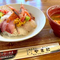 【やまに水産物】海鮮丼(なぎさ汁付)|Tak@さん