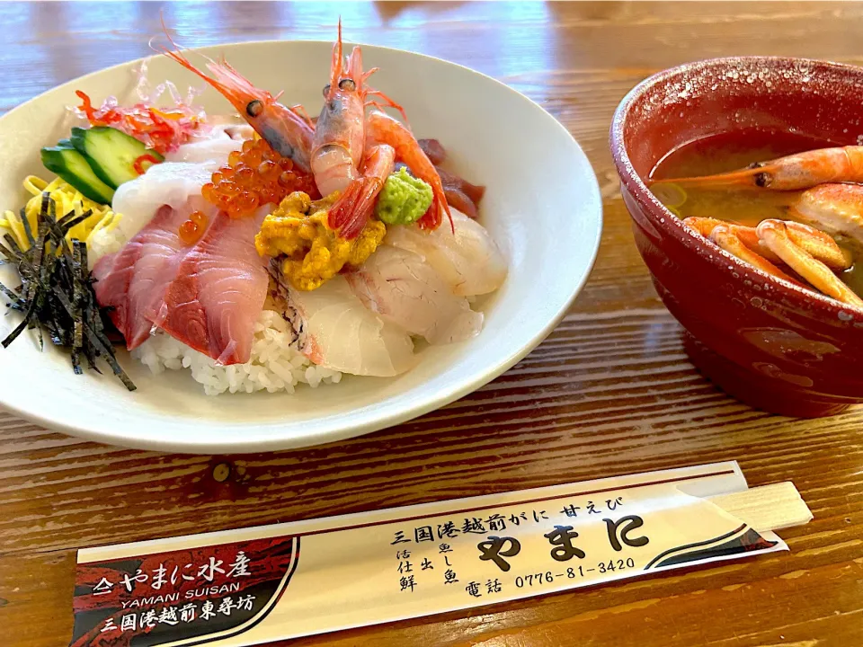 【やまに水産物】海鮮丼(なぎさ汁付)|Tak@さん