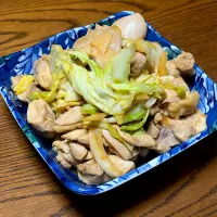 キャベツと鶏肉のガリバタ炒め|o-kazuさん