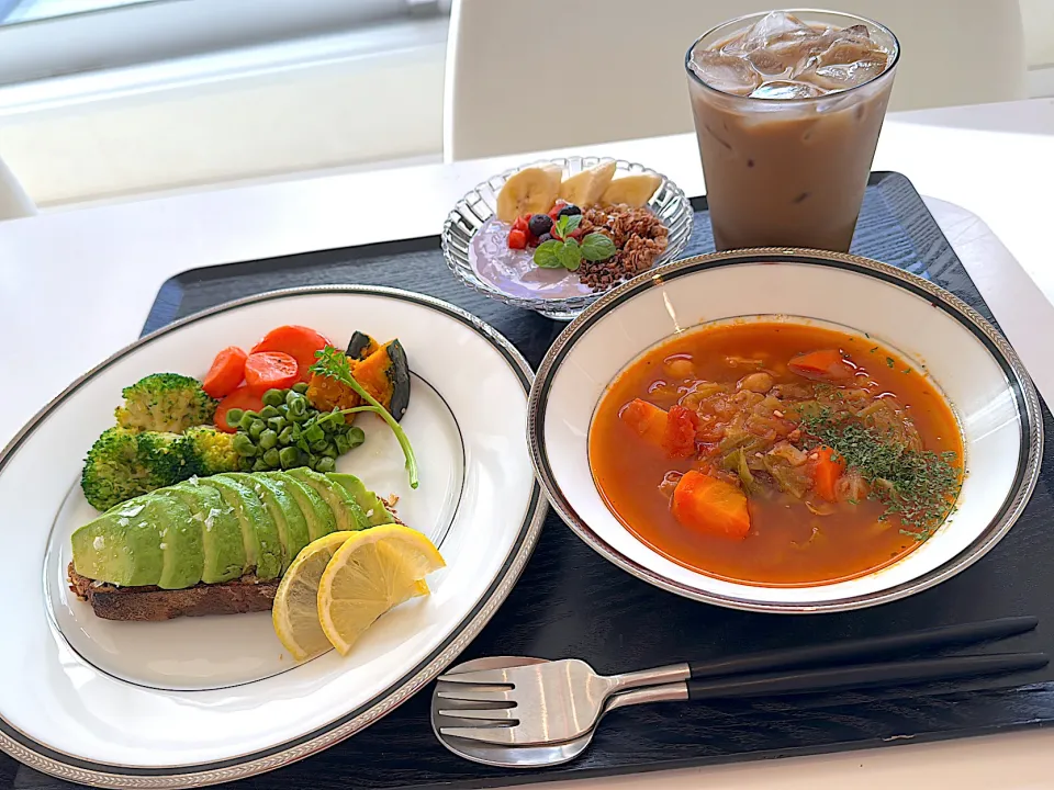 おはよう❤️朝から料理が止まらなくって食べるの忘れてた🤣後でアサイーボウルでも作ろうかと思ってたんでR-1をそれっぽくしてみたよ😆注:アサイーは入ってません🤣🤣|Mayoさん