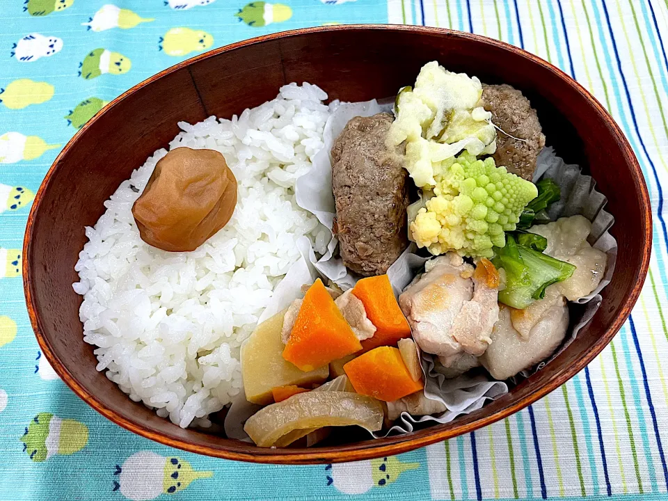 ハンバーグ、肉じゃが、鶏肉とブロッコリー炒🍱|なお🅿️さん