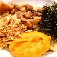 【本日のX限定】
【TRYラーメン大賞2025~2026
新店つけ麺部門第5位】 
弐昇 早稲田 
ウニ混ぜそば 麺温 (麺180g、
温と冷から選択、1,200円)
＋鶏とウニの割スープ (無料) 
＋肉増し (100円) 
＠早稲田8分 
(JR高田馬場駅から徒歩19分)
26006
〈醤1塩3噌󠄀0タ1出0F0冷0混1つ0〉| 大脇さん