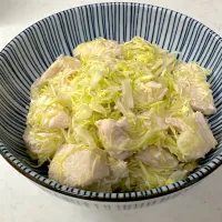 これうまつゆで簡単鶏むね肉のキャベツ和え。|ゆーこ。さん