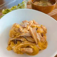 娘と私の昼ごはんは親子丼|まめころさん