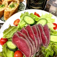 ステーキサラダとガーリックトースト|cha_chiさん