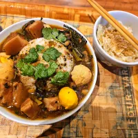 Pork caramel with cabbage salad