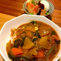 残り煮物でカレーライス　スモークサーモンサラダ|とゆあさん