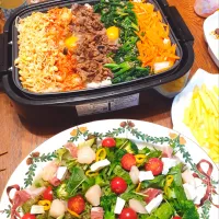 ホットプレート石焼ビビンバと生ハムと帆立のサラダ🥗鶏の唐揚げと🍟
