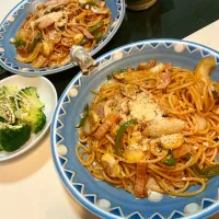 具沢山ナポリタン
ベーコン、ハム、玉ねぎ、ピーマン、マッシュで。
付け合わせでブロッコリーを。|Takeshi  Nagakiさん