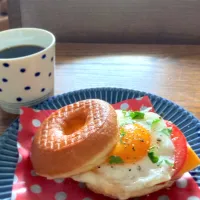 ミスドのドーナツで甘じょっばエッグバーガー|ともこさん