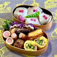 小鯛の笹漬けの手まり寿司、えびパン、鯖のおぼろとインゲンの出し巻き卵、鮭の西京味噌漬け、椎茸つみれ詰め|めみさん