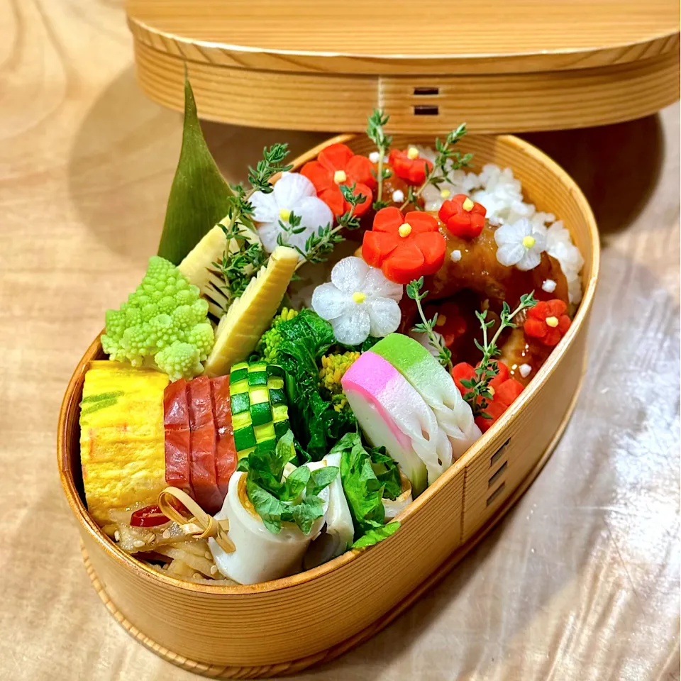 豚デリング弁当〜紅白の梅でデコ〜|1480_kojiさん