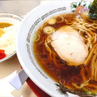 【2025年4月開業】 
【荻窪の本店は1949年創業】 
【完全キャッシュレス対応】 
荻窪中華そば 春木屋 恵比寿店 
中華そば (油少なめ、950円) 
＋ミニ春木屋昭和カレー
 (ご飯少なめ、380円) 
@恵比寿1分 
(JR渋谷駅から徒歩19分)
26007
〈醤2塩3噌󠄀0タ1出0F0冷0混1つ0〉