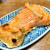 宮城県産✨鮭カマの塩焼き🍀|まいりさん