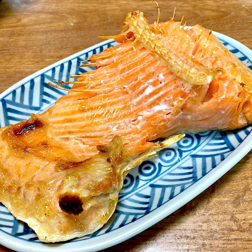 宮城県産✨鮭カマの塩焼き🍀|まいりさん