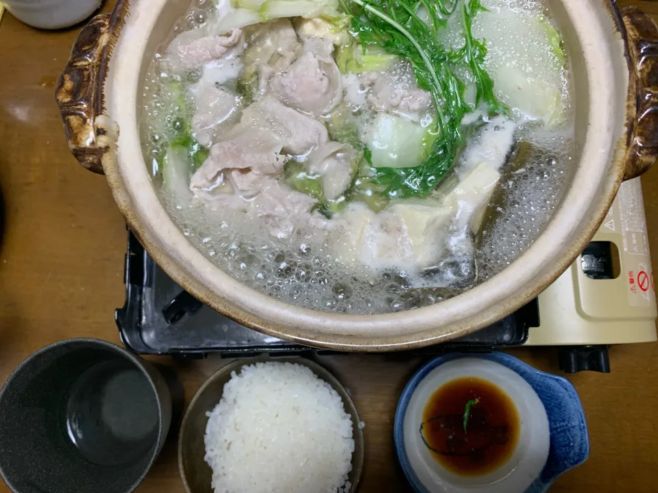 夕食　豚しゃぶ豆腐🍲|ATさん
